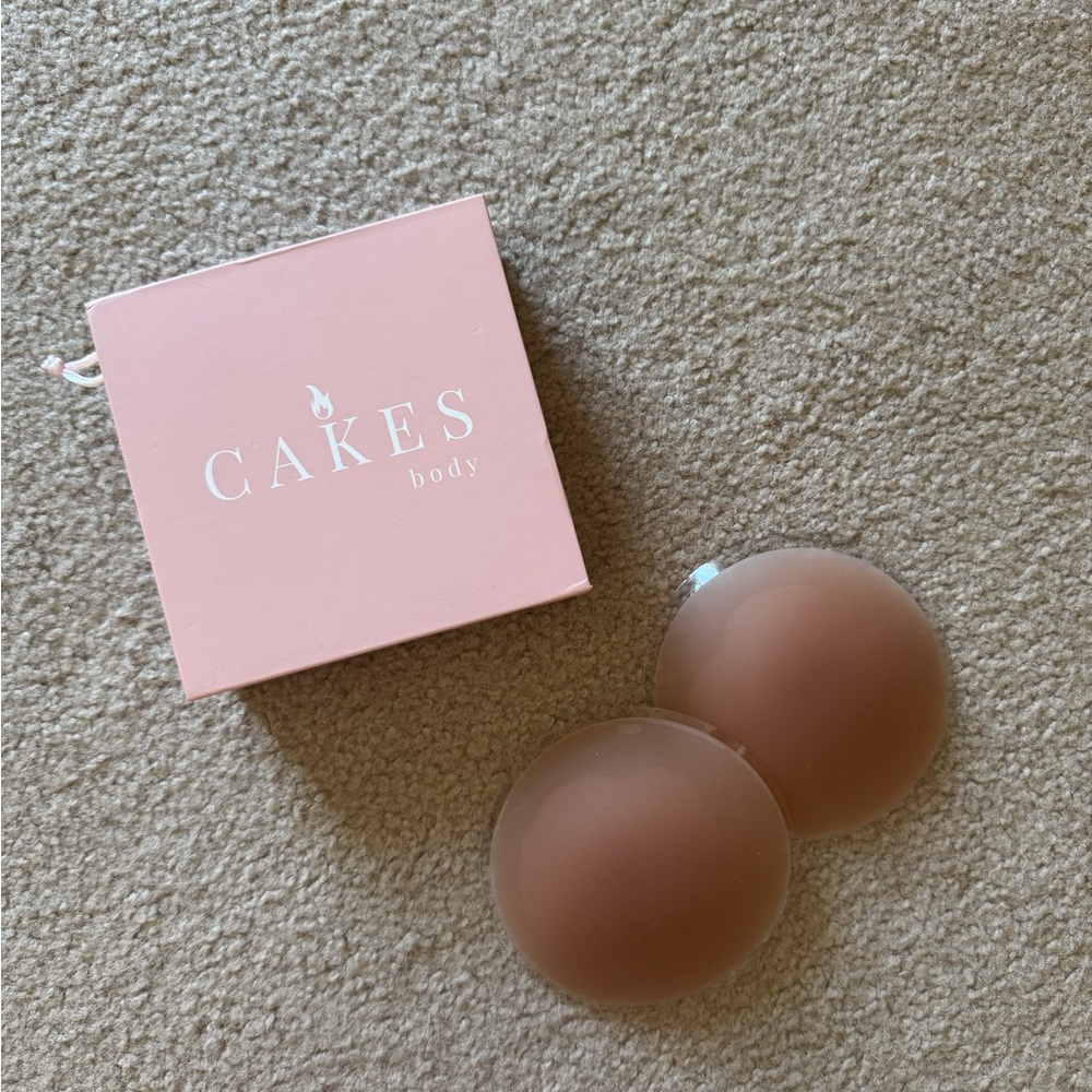 Cakes Circle Adhesive Bra